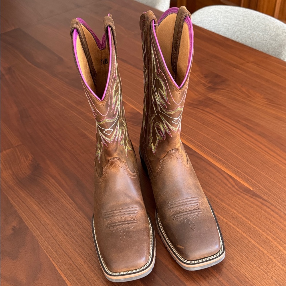 Ariat Brown Leather Western Heeled Boots with Pink Lining - Picture 2 of 8